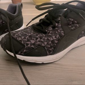 Never worn Puma running shoes